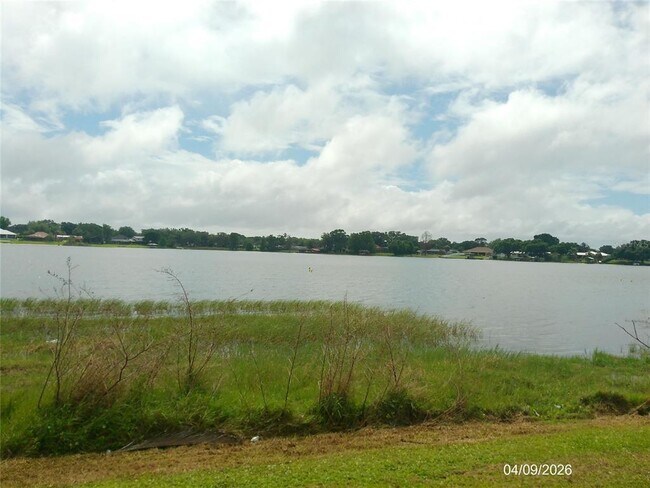 Building Photo - 1111 Cypress Gardens Blvd