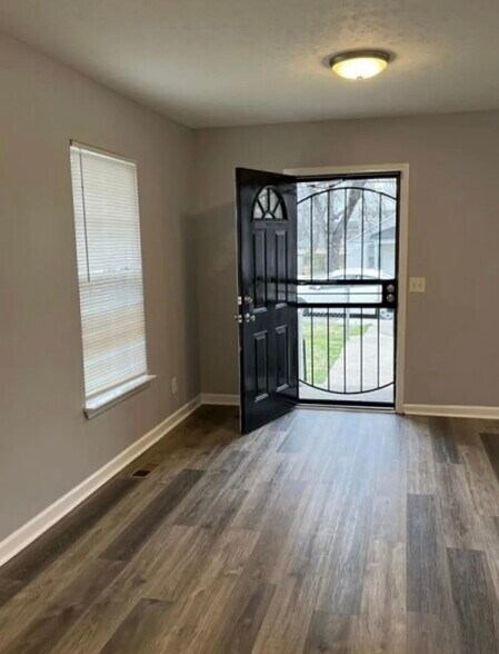 Building Photo - 1406 22nd Ave N