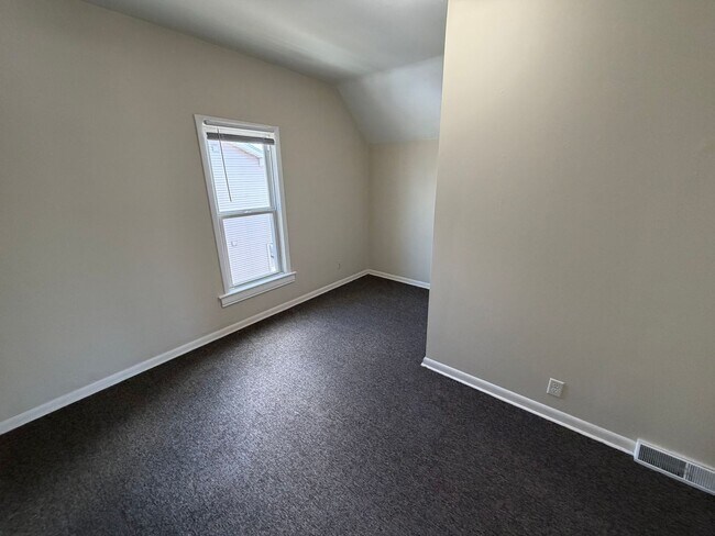 Building Photo - 825 Scott Ave