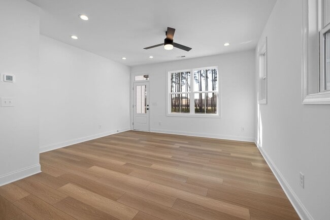 Building Photo - Newly Built 4BD, 3.5BA End-Unit Raleigh To...