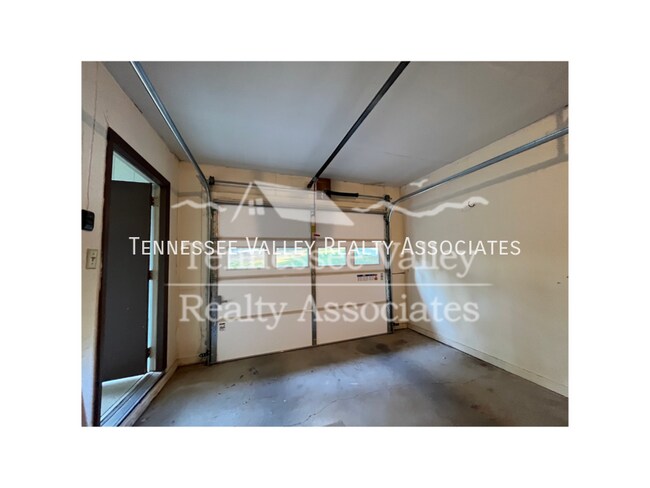 Building Photo - 8500 Olde Colony Trail