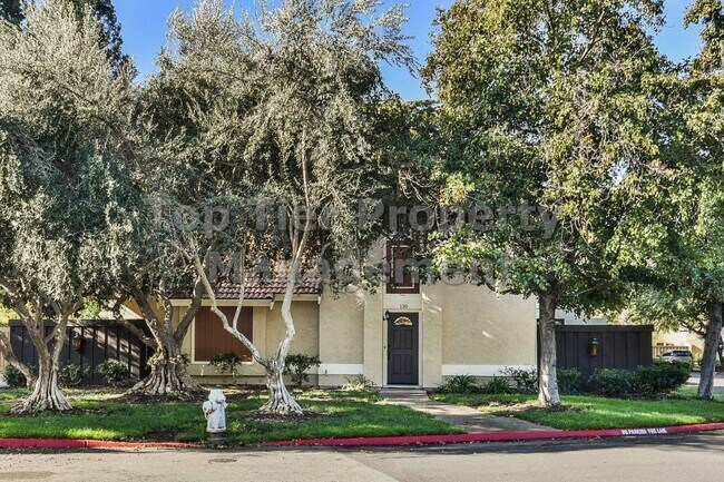 Building Photo - Beautiful 3 Bd/2.5 Ba/1697 sf Walnut Creek townhouse in desirable neighborhood! Available April 1st!