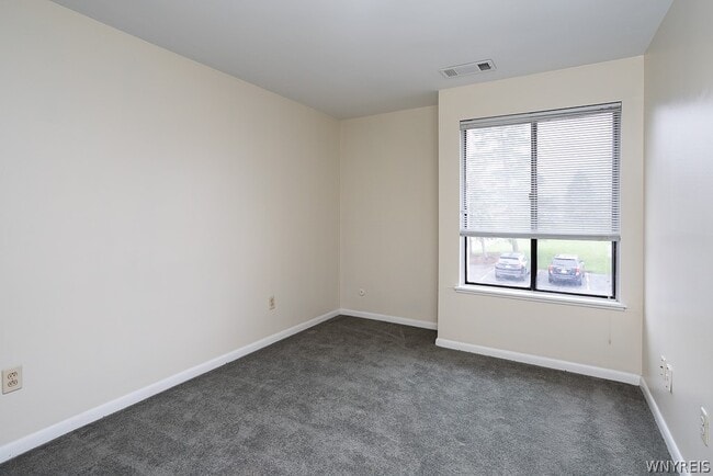 Building Photo - 45 Beehunter Ct