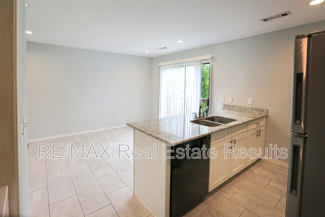 Building Photo - 602 Camellia Dr