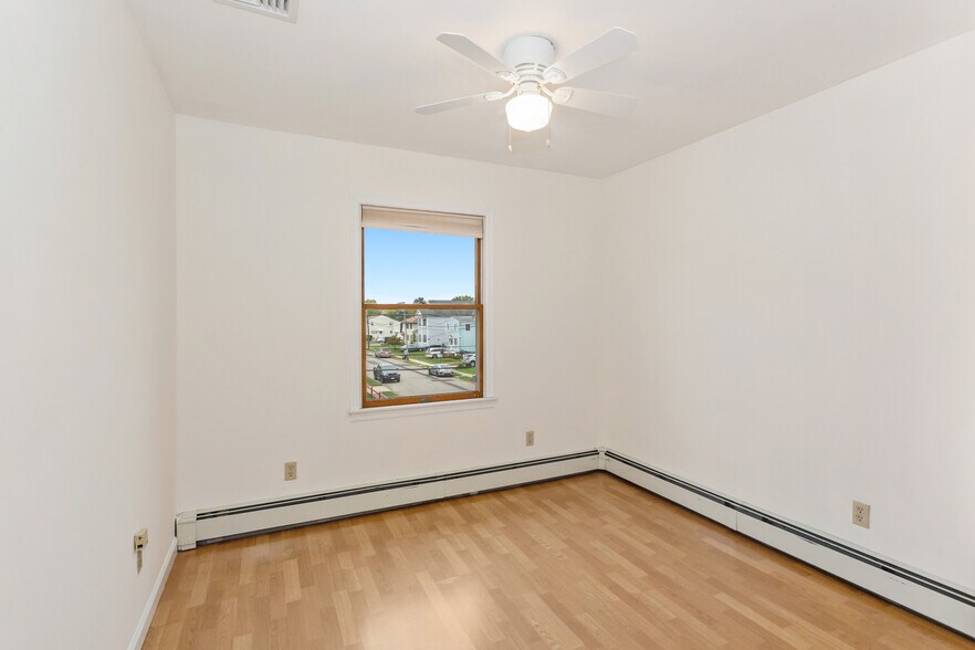 Building Photo - 130 N 7th St