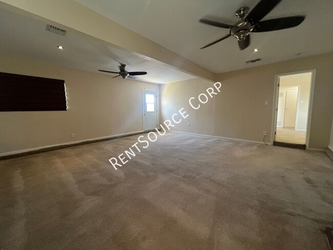 Building Photo - 1200 Kelly Dr