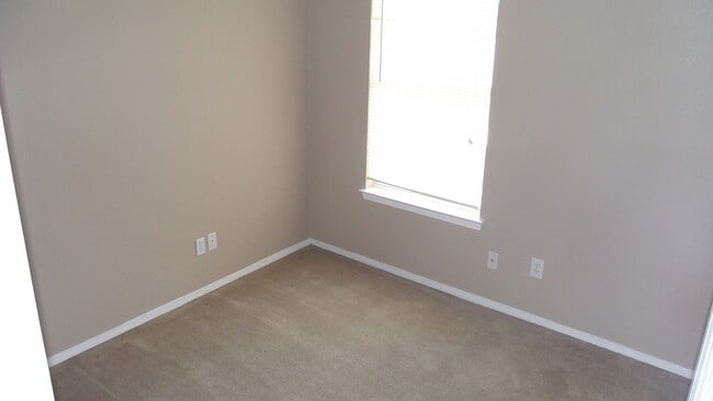Building Photo - Northeast El Paso 3 Bed/2.5 Bath Refrig A/C w/Bonus Loft!