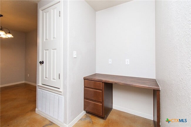 Building Photo - 4409 Brutus Ln