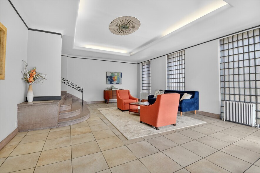 3925 Davis Pl. foyer - 3925 Davis Pl NW