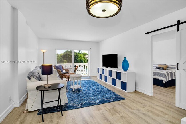 Building Photo - 100 Edgewater Dr