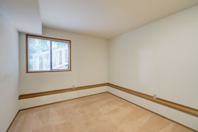Building Photo - 5bd/3.5ba Bellevue Home