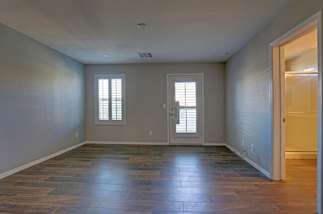 Building Photo - Newer, Fabulous town home in the heart of ...