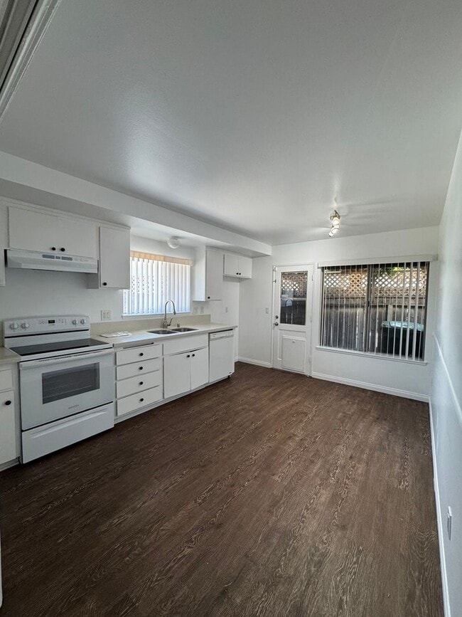 Building Photo - 6512 Cadiz Cir
