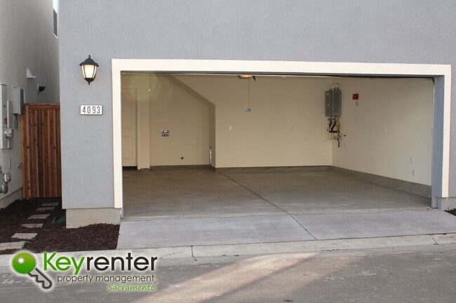 Building Photo - 4093 Southampton St