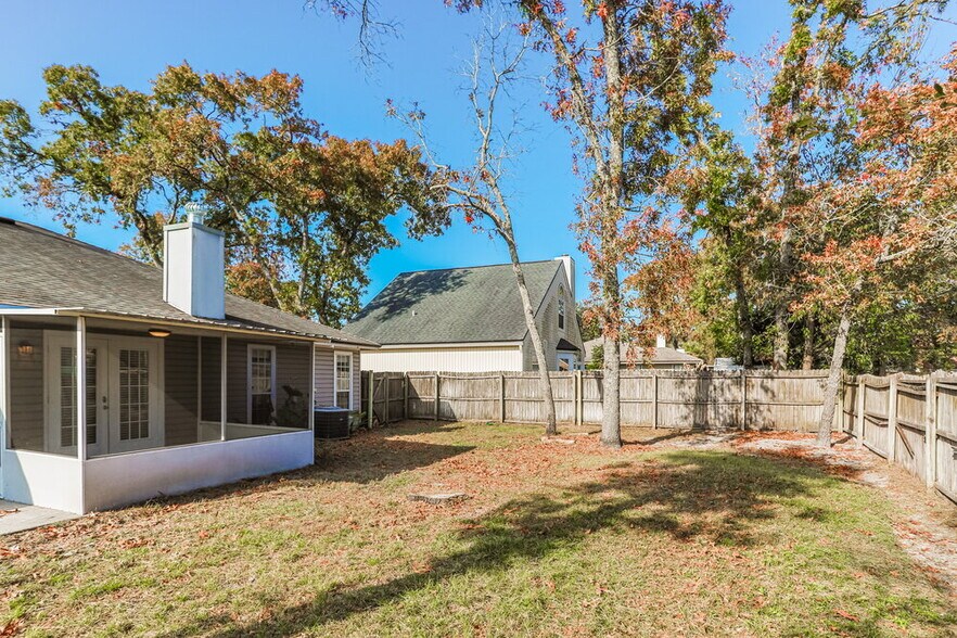 Building Photo - 8051 Mactavish Way W