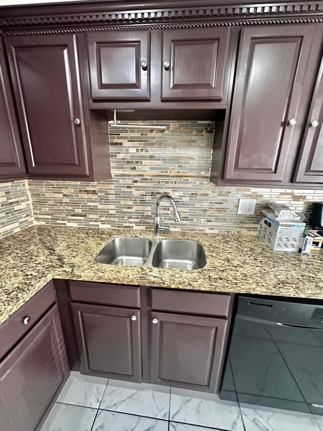 Building Photo - 4158 Inverrary Dr