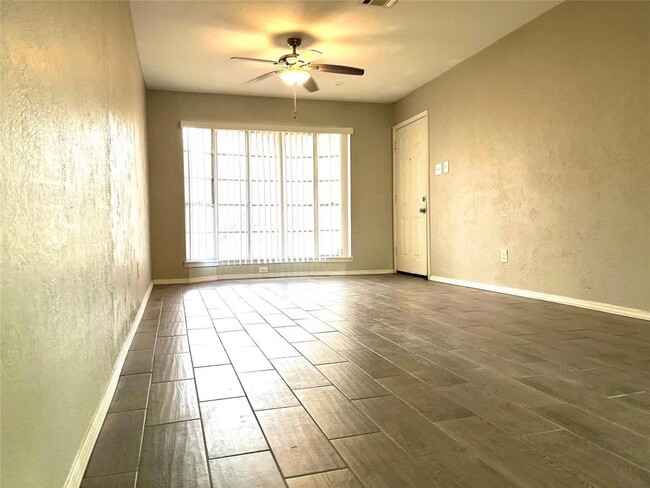 Building Photo - 4911 Glenridge Ln