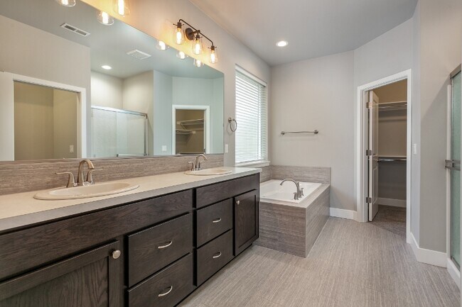 Building Photo - 1094 Chinook Dr