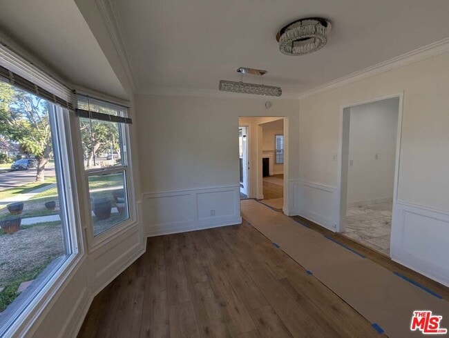 Building Photo - 3966 S Victoria Ave