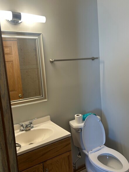 Building Photo - 3052 W Flournoy St