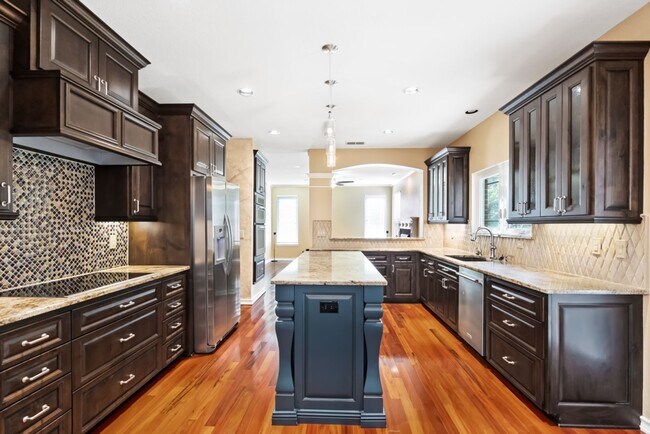 Building Photo - 2538 Somerall