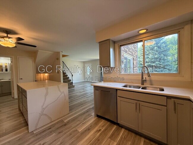 Building Photo - 280 Paddock Cir