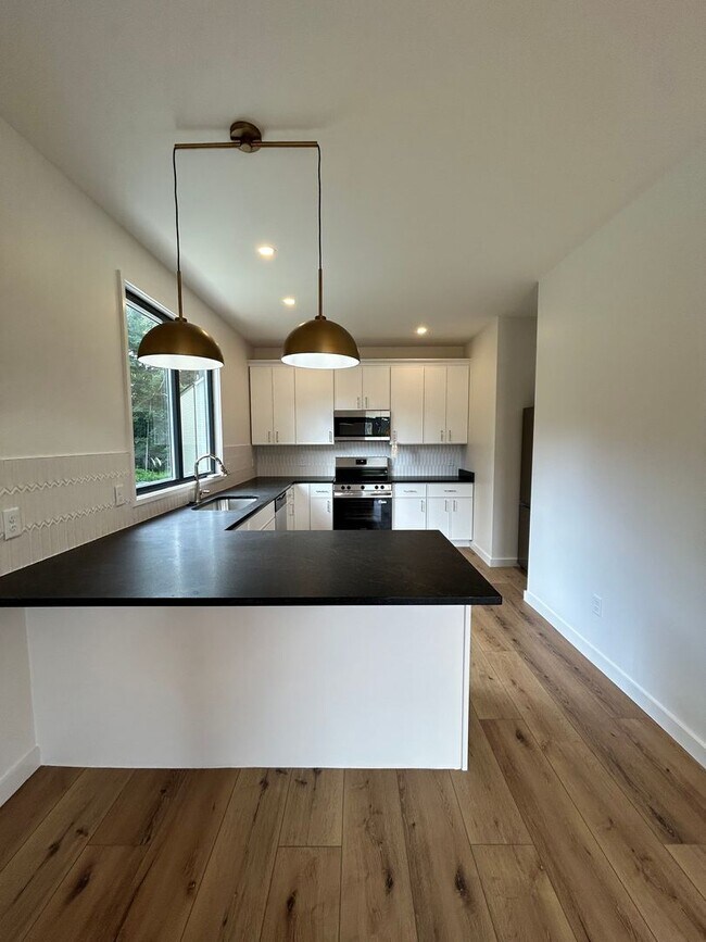 Building Photo - Beautiful New Build 3 Bed, 2.5 Bath, Home in Hixson!