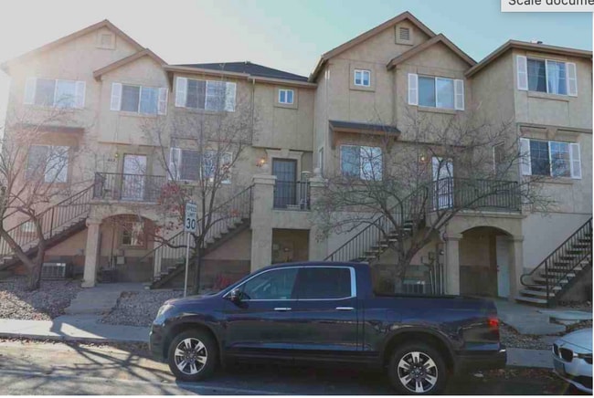 Building Photo - 425 Holcomb Ave