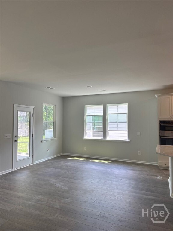 Building Photo - 134 Binscombe Ln