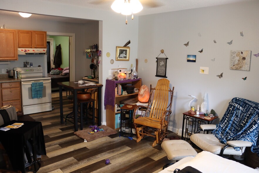 Living Room - 635 N 2nd St