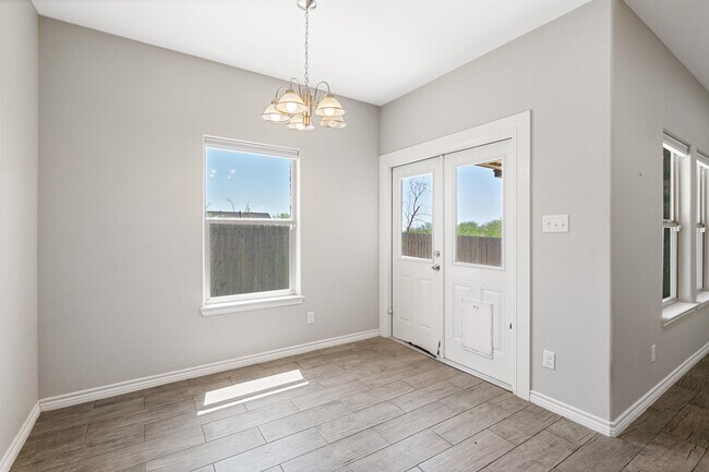 Building Photo - 306 Javier Dr