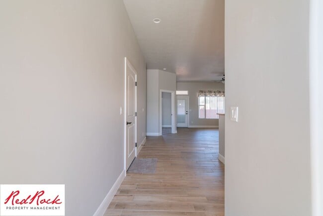 Building Photo - 2 Bedroom Townhome in Sky Ridge, Hurricane