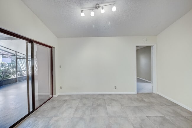 Building Photo - 1135 NW 22nd Ave