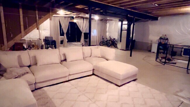 Building Photo - 3722 Park Creek Ln