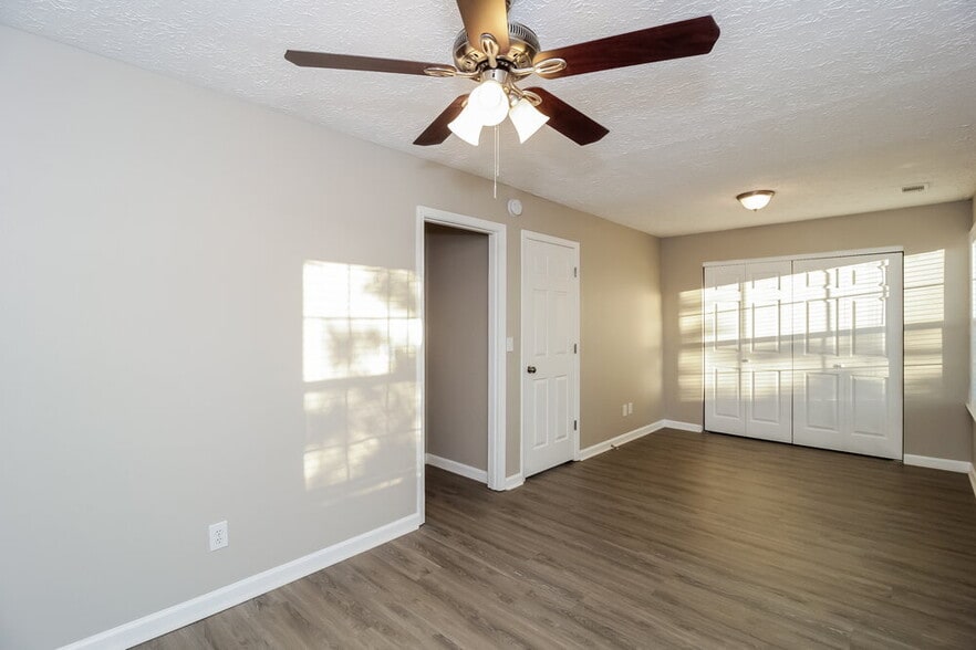 Building Photo - 2649 Laurel Ln NW