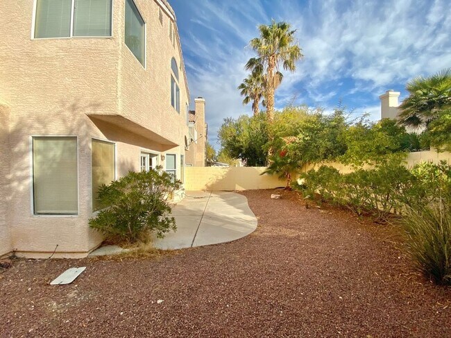 Building Photo - 8009 Dover Shores Ave