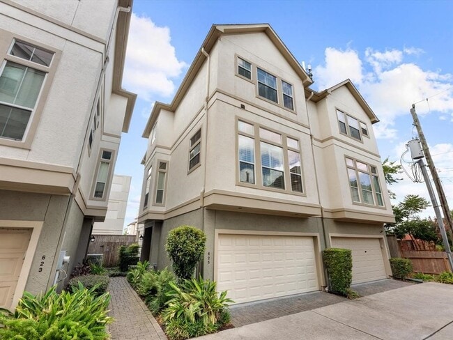 Primary Photo - 625 Hartman St