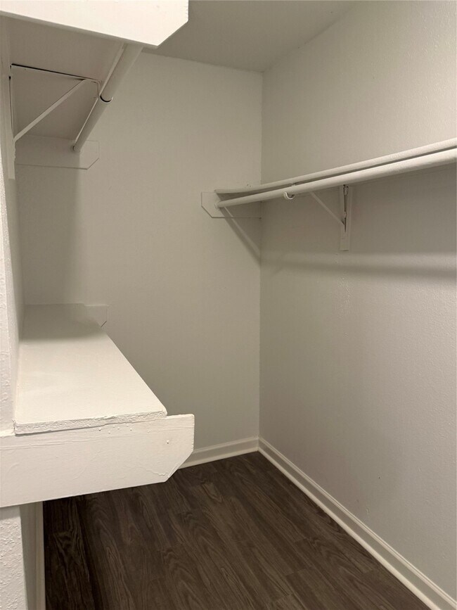 Building Photo - 10727 Staghill Dr