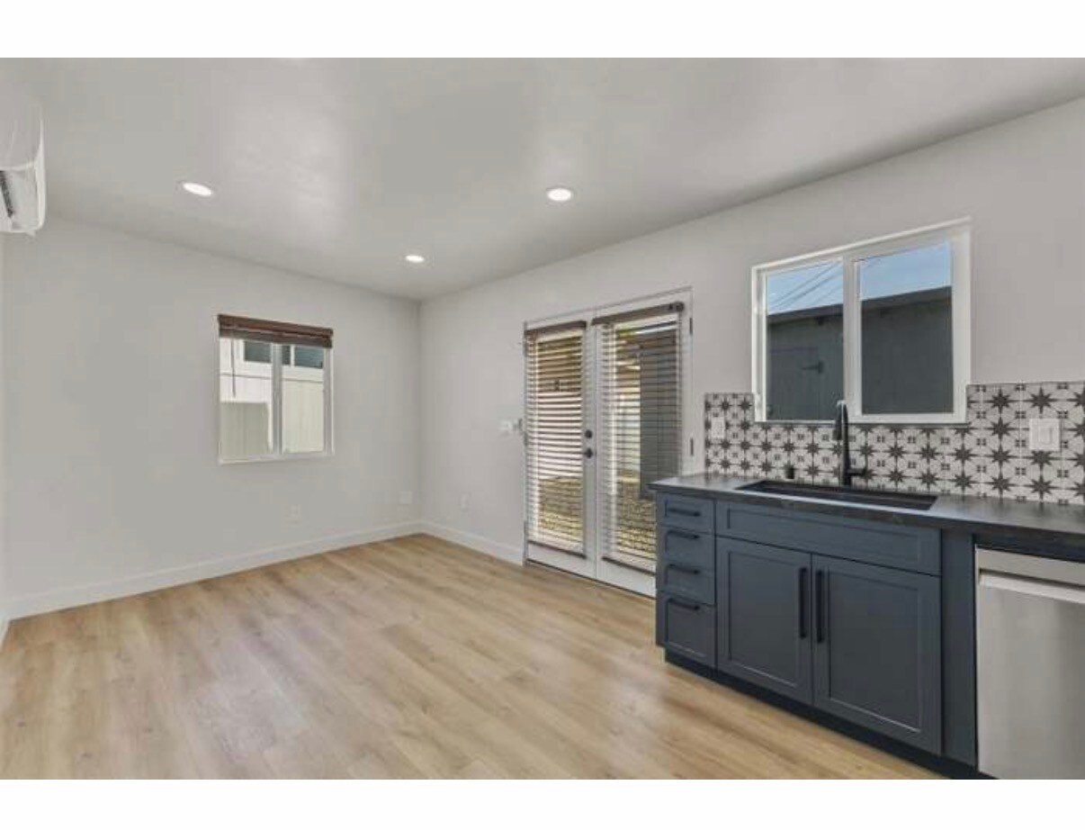 Building Photo - 3193 Juniper St