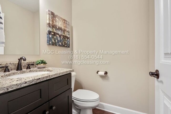 Building Photo - 2 Bedroom at Beautiful Serrano Townhomes in Kansas City - North of the River!