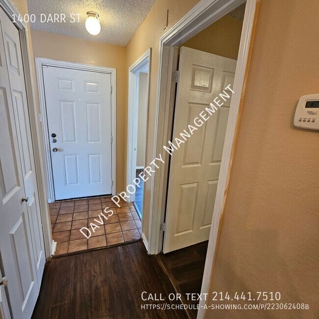 Building Photo - 1400 Darr St