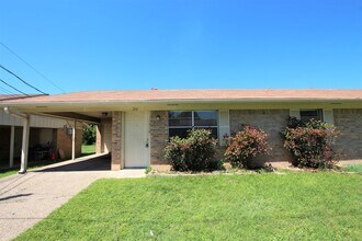 Building Photo - COMING SOON! 2 Bedroom 1 Bath Duplex in West Tyler!