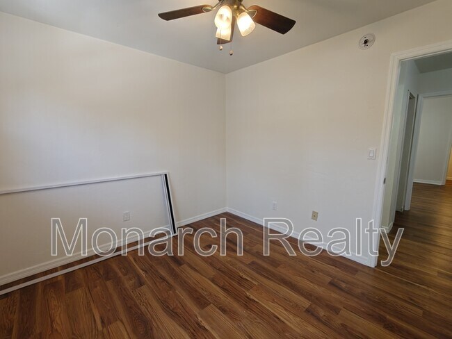 Building Photo - 620 SW 10th Ln