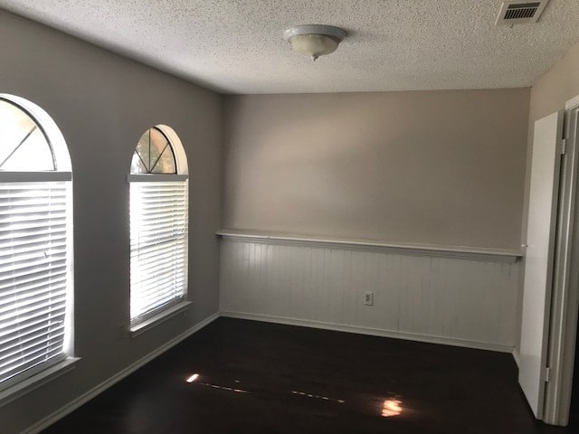 Building Photo - STELLAR HOME IN CROSS CREEK!