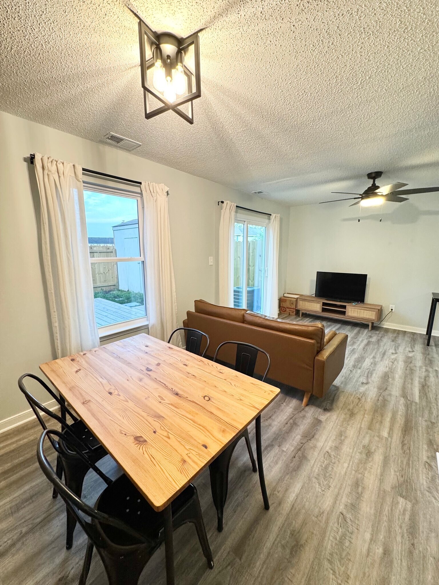Building Photo - 3675 Sylvan Ln