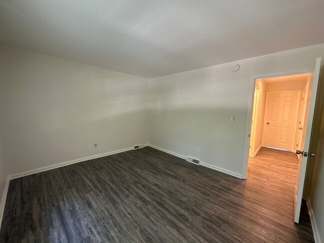 Building Photo - 185 S Eagle Creek Dr