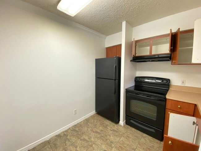 Building Photo - Mono Studio For Rent