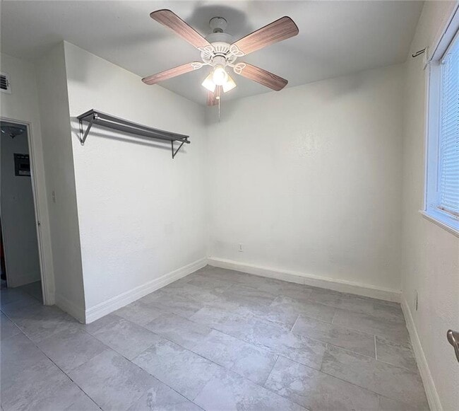 Building Photo - 3824 Winona Dr