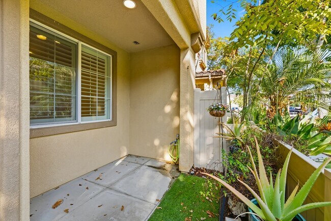 Building Photo - 1460 Mockingbird Ct