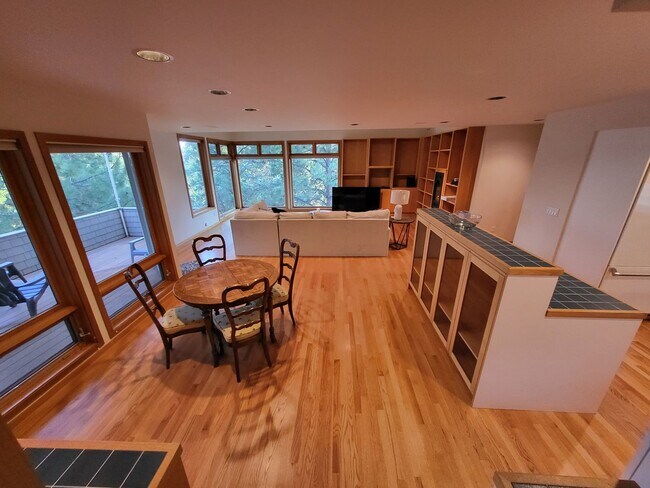 Building Photo - FULLY FURNISHED - 3 Bed 3 Full bath-office...